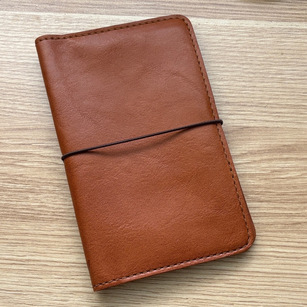 Chic Sparrow leather B6 Slim cover Artist Cascade Folio
